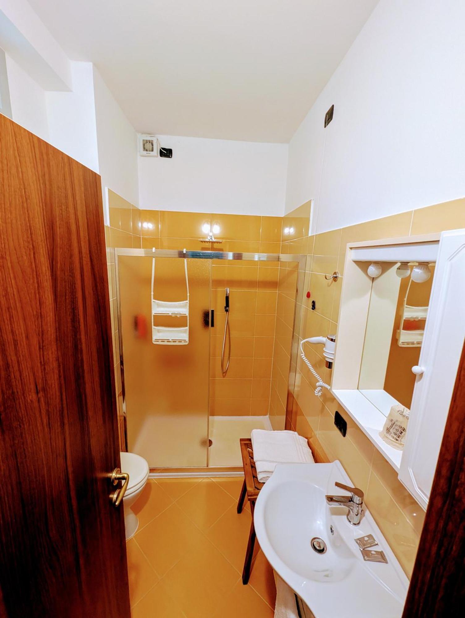 Hotel La Locanda Стреза Екстериор снимка